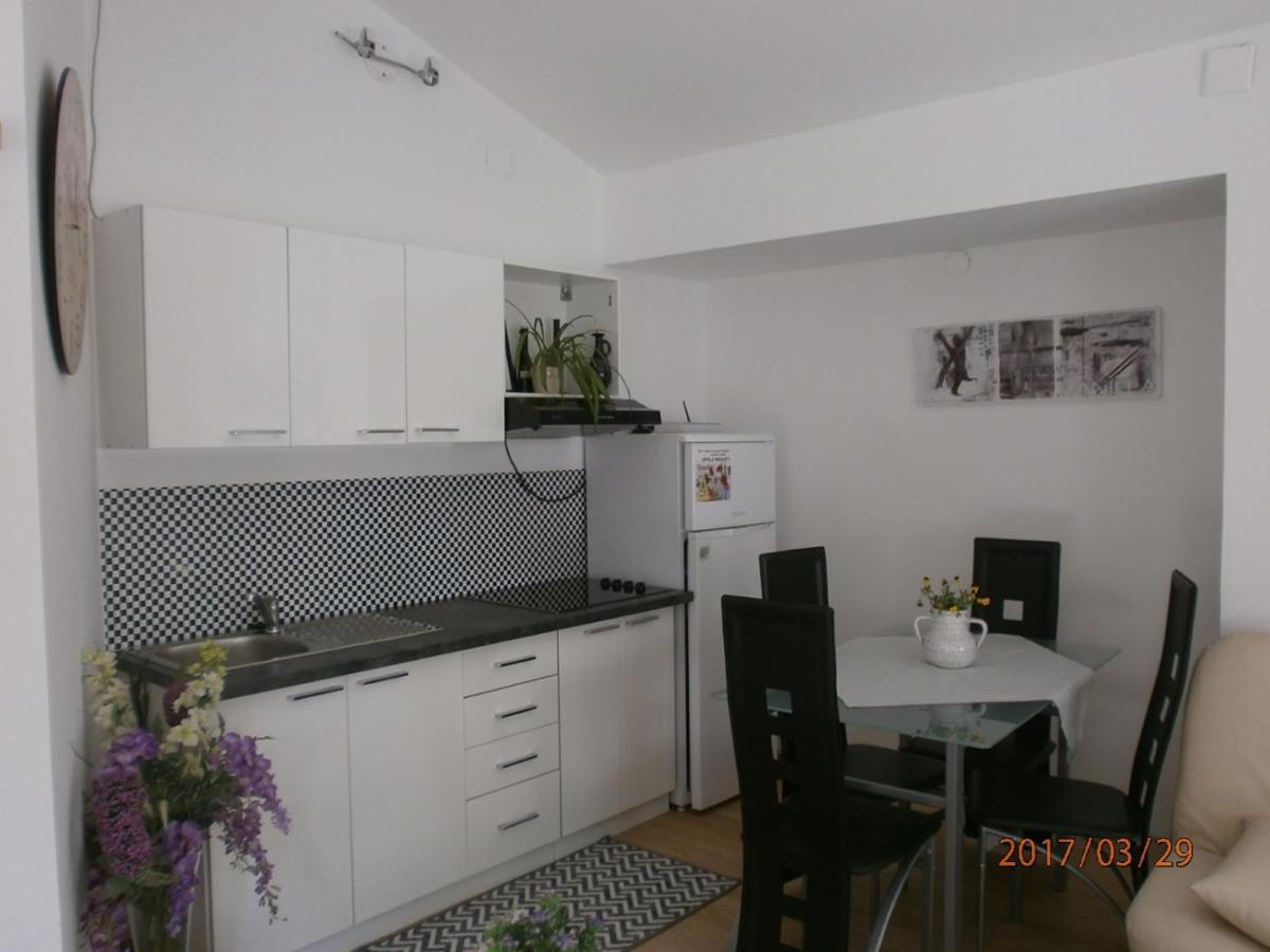 Apartments With A Parking Space Samobor, Prigorje - 12869 Exterior photo